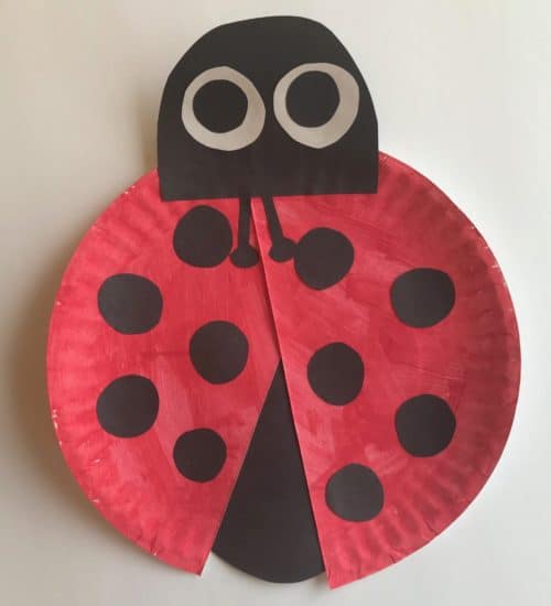 Ladybug Paper Craft. Perfect addition to your toddler crafts of ages 2 and up. Paper plate craft that is so easy to make and they will be so proud of their work. Ladybug crafts for all kids. Ladybug paper plate crafts for kids DIY. #kids #DIY #parenting #crafts #papercrafts