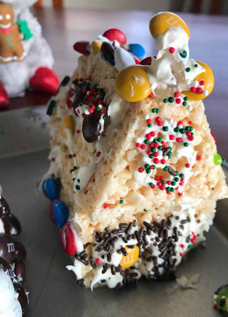 Easy kid friendly Christmas recipes that are so simple mom can do the baking with toddlers and children. Includes rice krispies gingerbread houses and holiday cookies kids can make. Make xmas more memorable cooking as families and friends. #holidaybaking #holidayrecipes #kidsactivities #baking #dessertfoodrecipes
