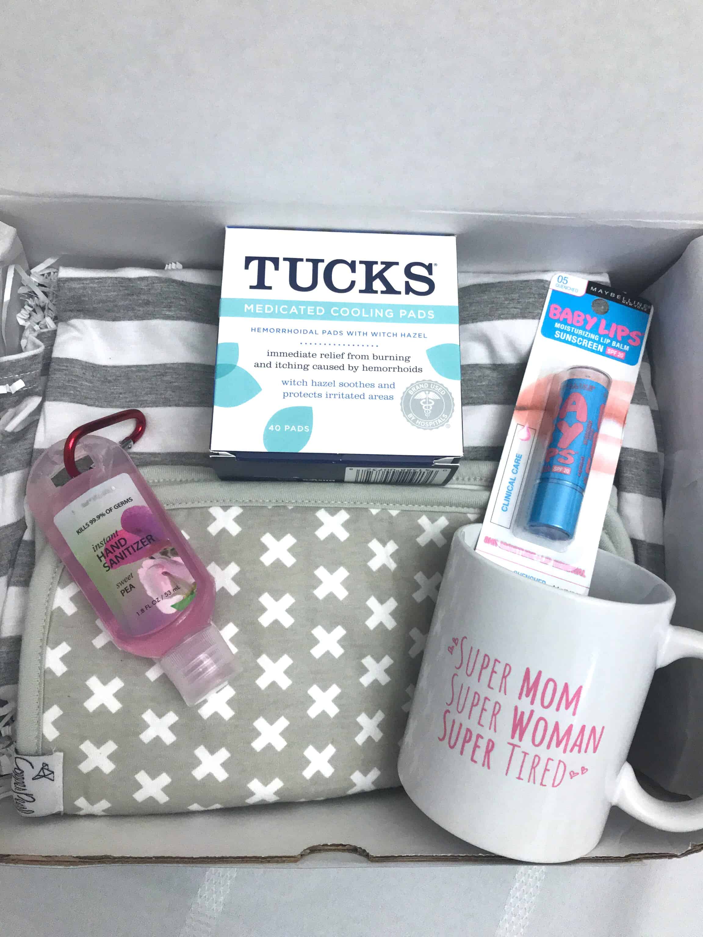 Awesome and cute must have ideas for a gift basket for mom and new baby. Unique ways to support a new mom and provide encouragement during pregnancy and the postpartum phase. #sponsored #newmoms #postpartum #newbaby #pregnancytips